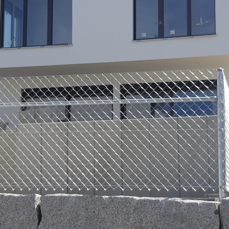 Diagonalgeflechtzaun auf Steinmauer (Nr. 3)